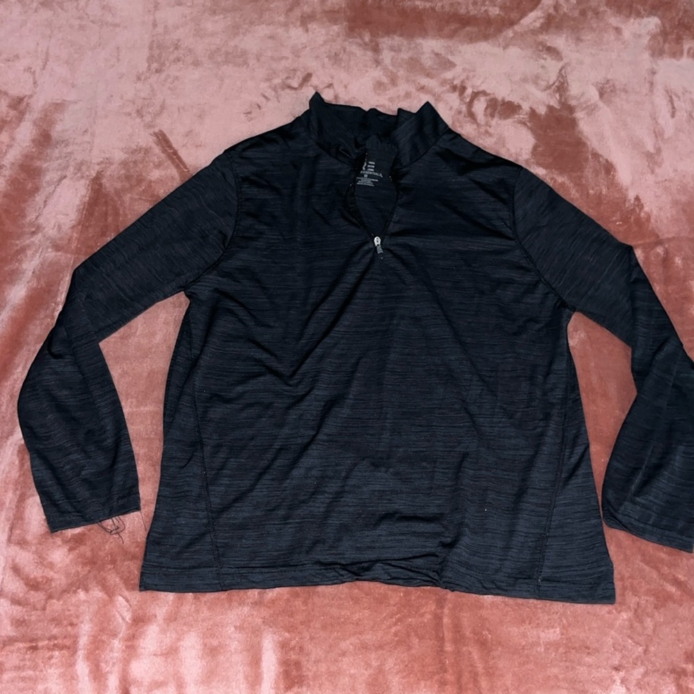 Women’s long sleeve sports shirt Size Medium